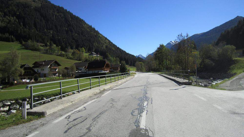 Die 4,5 Kilometer lange Fahrbahn im Gebiet von St. Nikolai weist starke Schäden auf, im Bild die Schwarzlechnerbrücke  