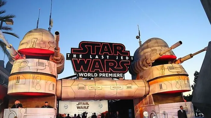 Der Countdown für den Kinostart der achten Episode der Science-Fiction-Reihe "Star Wars" läuft. Ab dem 14. Dezember läuft der Film auch bei uns an.