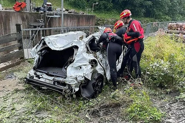 Vom Pkw blieb nur ein Blechhaufen.