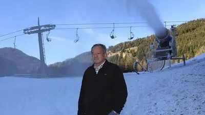 Sprecher Heinz Kabusch: "'Im schattigen Bereich arbeiten die Schneekanonen, im sonnigen ist es noch zu warm."