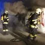 Insgesamt 20 Mann von zwei Feuerwehren waren in der Nacht im Einsatz. Dieser dauerte rund drei Stunden