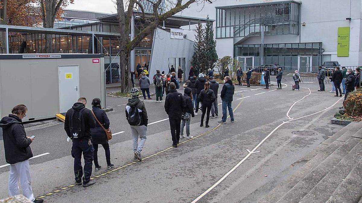 Tests und Impfungen werden weiter auf der Grazer Messe angeboten.