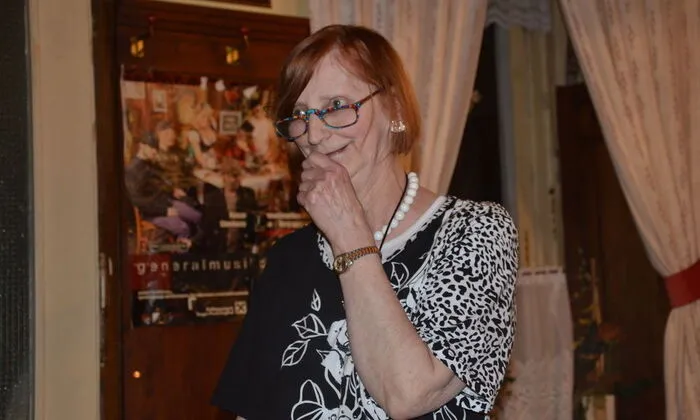 Die Teller-Witzi-Mitzi Maria Friesenbichler fand großen Gefallen am Konzert in ihrem "Tellerkosmos".
