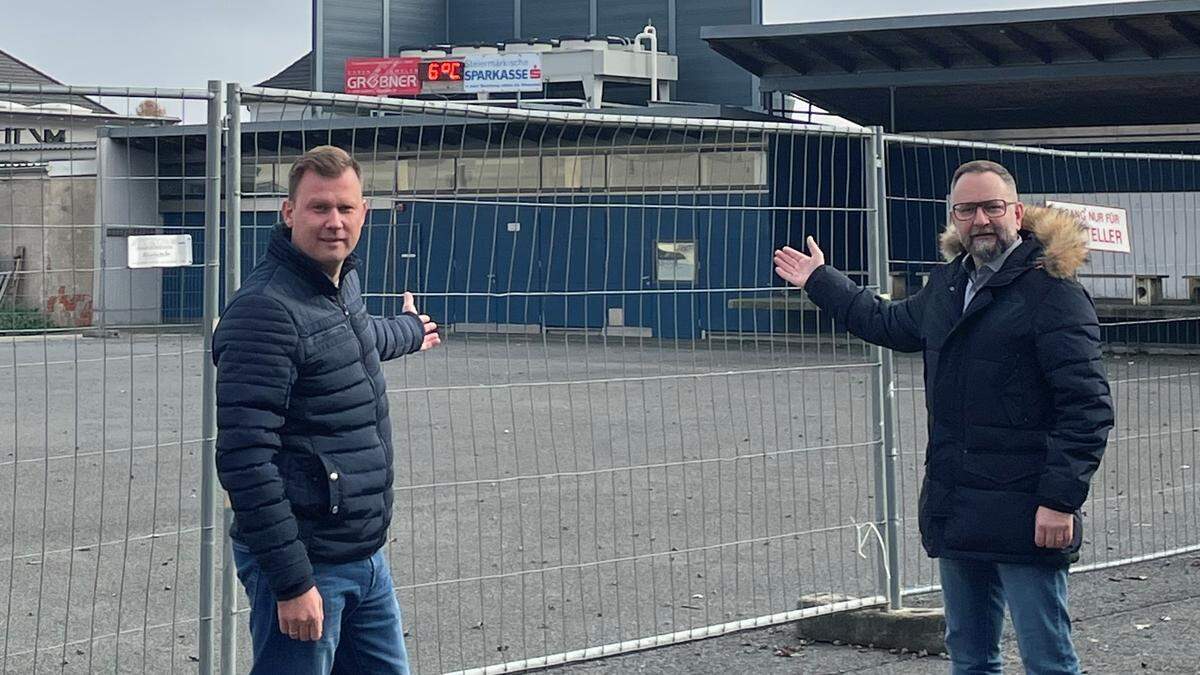 Laut den FPÖ-Gemeinderäten Daniel Kos (l.) und Josef Adam braucht Leibnitz einen synthetischen Eislaufplatz