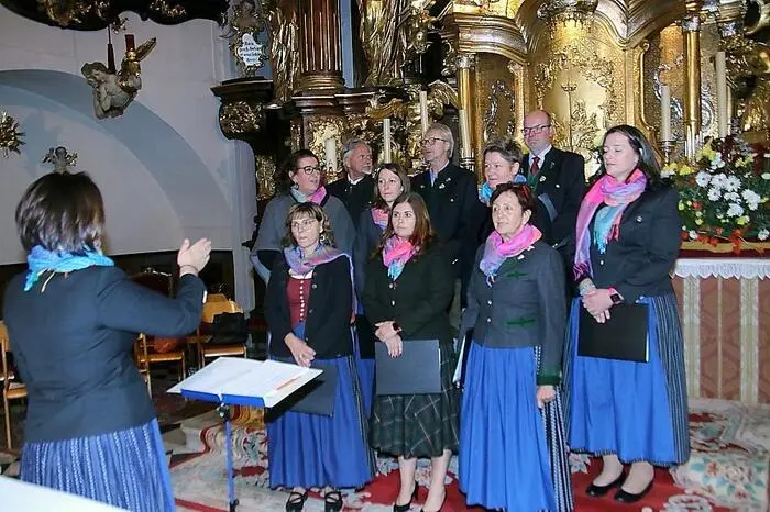 Die Chöre waren im ganzen Kirchenschiff und bei den Seitenaltären positioniert.