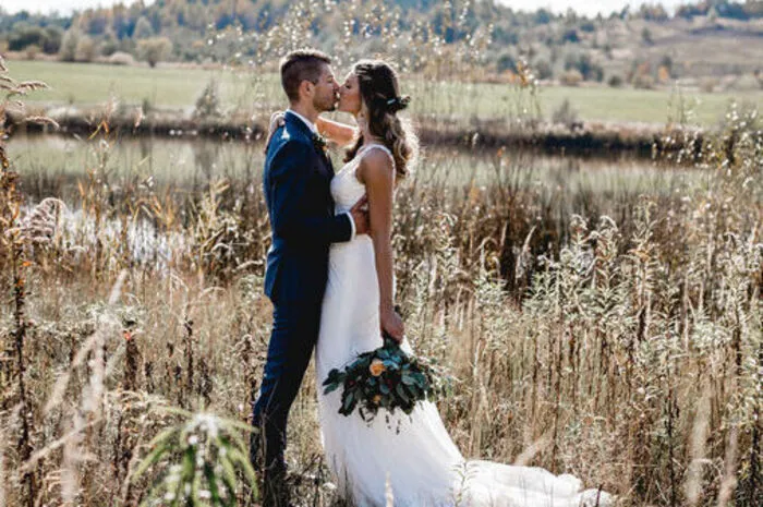 4553 Tage Probezeit haben für Julia Kogler und PatrickHoißer ausgereicht. Denn am 19. Oktober hat sich dasPaar in Bärnbach das Jawort gegeben. Dabei diente dergoldene Herbst in der Region als perfekte Kulisse. Geflitterthaben die Frischvermählten in Salzburg.