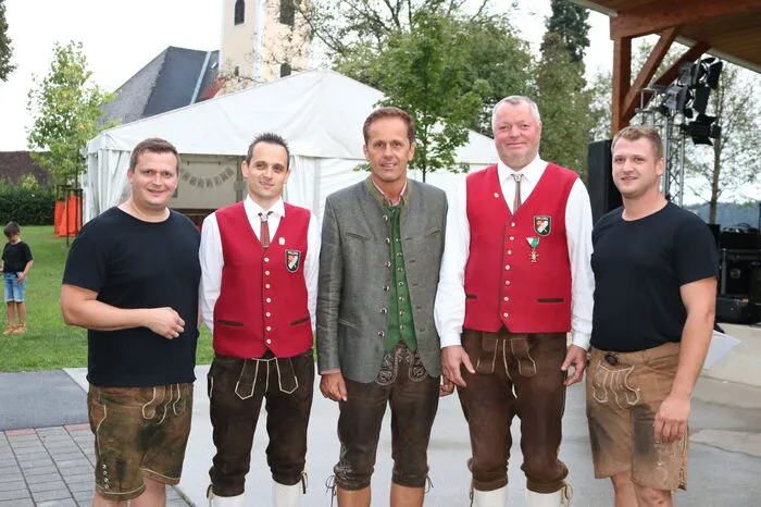 Organisator Johannes Griesbacher, Kapellmeister Wolfgang Schlögl, Bürgermeister Karl Konrad, Obmann Wolfgang Knittelfelder und Stabsführer Thomas Monschein (von links) durften zahlreiche Gäste beim dritten Lederhosenfest begrüßen.