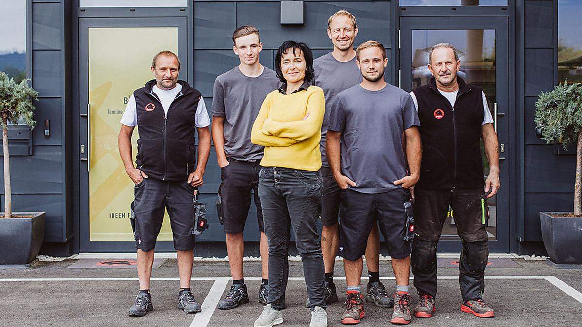 Christiane Wernig mit Team, Spenglerei Dachdeckerei Mitzner in Villach