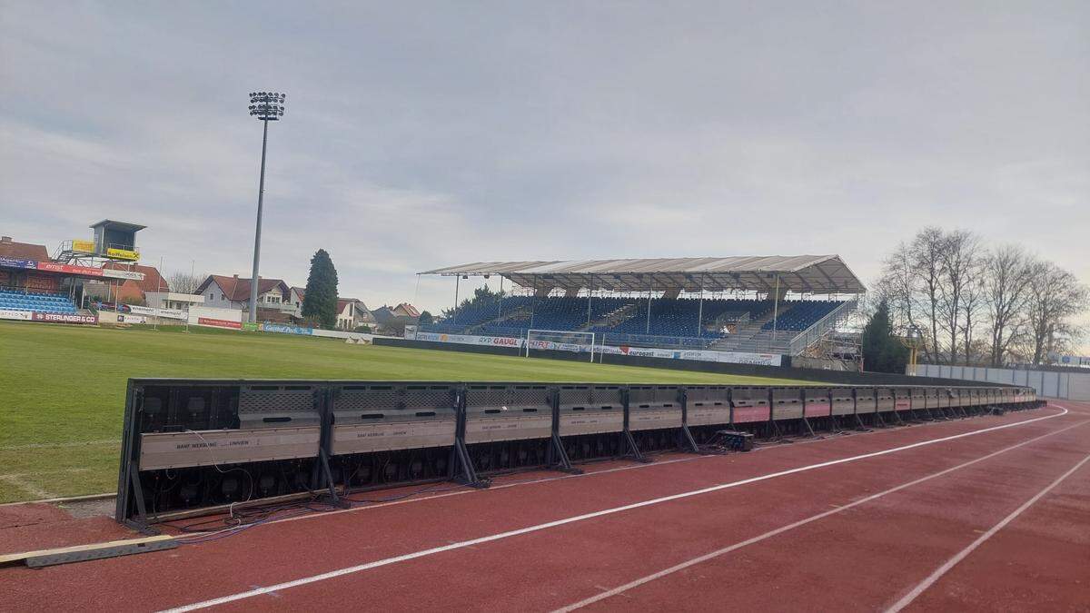 Die Profertil-Arena in Hartberg ist in dieser Form nicht mehr tauglich für die Bundesliga, auch Sanierungen für den Schulsport sind geplant