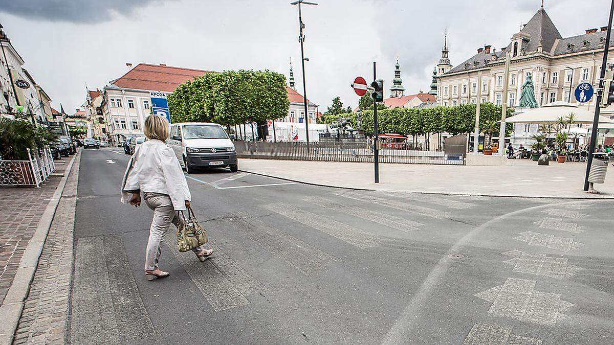 Zuerst wurden die Zebrastreifen abgefräst und Mittwochvormittag die Ampeln abgeschaltet.