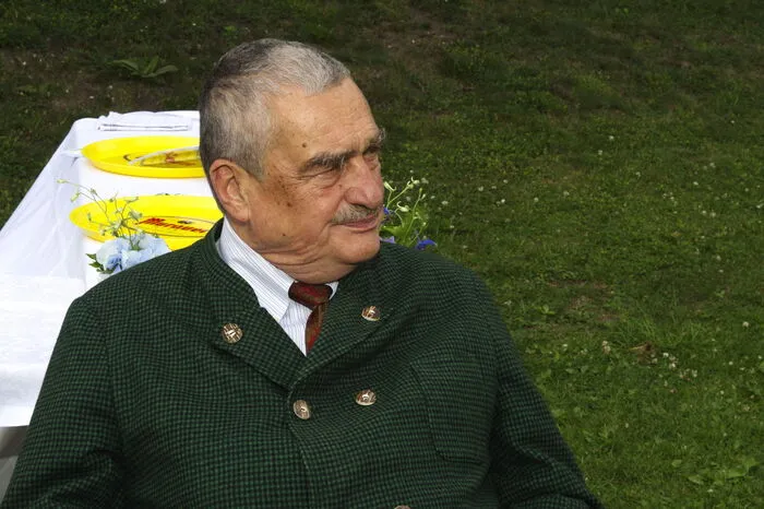 1948 emigrierte Schwarzenberg und ging mit seiner Familie von der Tschechoslowakei nach Österreich.