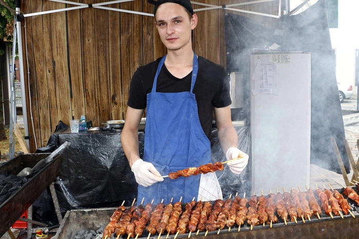 boten den Besuchern beim 1.Fürstenfelder "European Street Food Festival"...