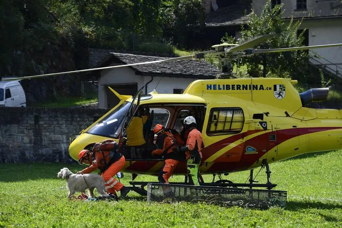 Insgesamt wird nach acht Menschen gesucht, die in dem betroffenen Gebiet unterwegs waren, als schätzungsweise vier Millionen Kubikmeter Gestein vom Piz Cengalo auf das Bondasca-Tal niedergingen.