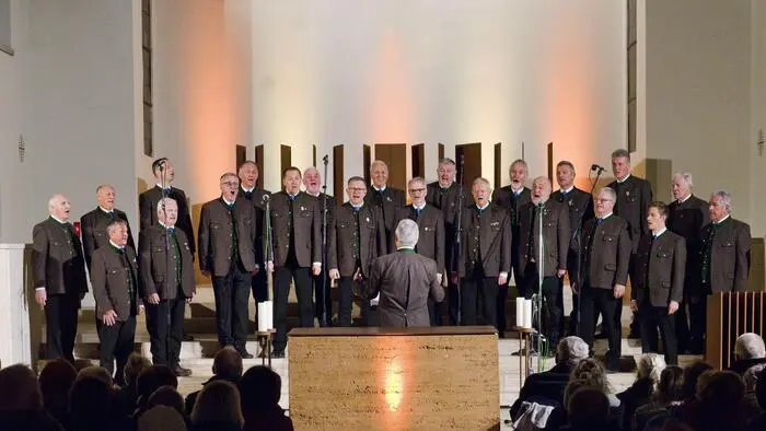 Die Kärntner Sänger Knittelfeld unter der Leitung von Andreas Peinhopf luden dieser Tage zu einem Adventkonzert in die Knittelfelder Stadtpfarrkirche ein.