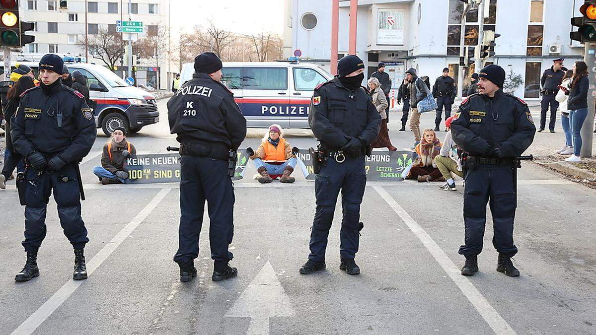 Die Aktivisten der letzten Generation haben in Klagenfurt und Villach bereits Protestaktionen durchgeführt