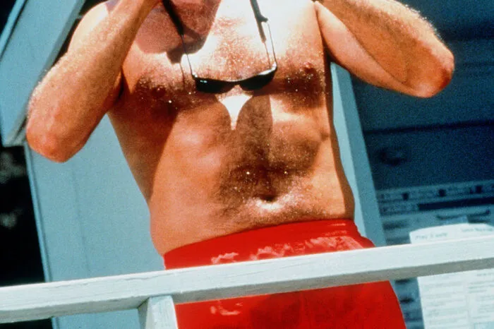 1989 startete die erste Staffel von "Baywatch". In der Serie spielt Hasselhoff den Rettungsschwimmer Mitch Buchannon.