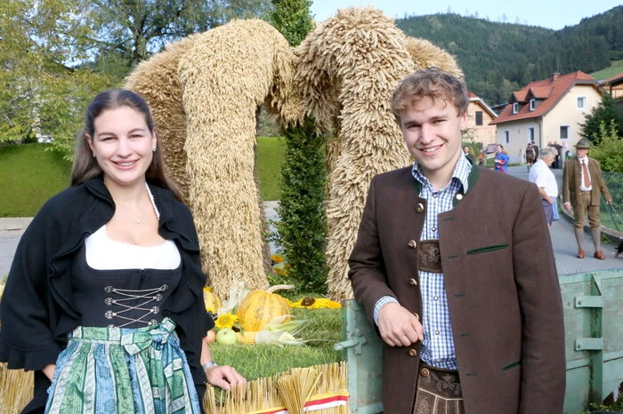 LJ-Obmann Martin Leitgeb und Leiterin Sandra Holzweber (Foto) konnten dazu neben zahlreichen Bürgermeistern des Gurktales unter anderen Landesrat Martin Gruber, Landwirtschaftskammerpräsident Siegfried Huber, Krankenhaus Barmherzigen Brüder St. Veit-Direktor Manfred Kraßnitzer, Bezirksjägermeister Johann Drescher sowie Bürgermeister Franz Pirolt willkommen heißen. 