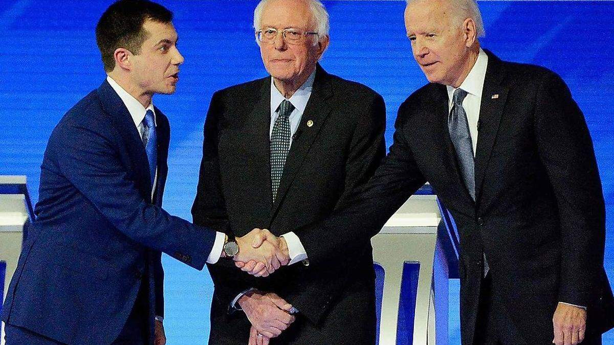 Pete Buttigieg mit Bernie Sanders und Joe Biden (von links nach rechts)