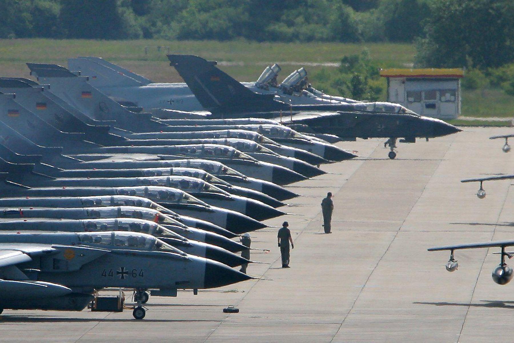 Švica razmišlja o skupni zračni obrambi z Avstrijo za zmanjšanje stroškov