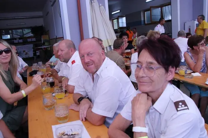 Auch Landesfeuerwehrkommandant-Stellvertreter Christian Leitgeb und Köflachs Bürgermeister Helmut Linhart mit seinen beiden Vize Heimo Ortner und Jürgen Kreiner waren unter den fleißigen Helfern.  