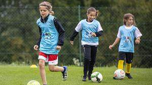 In Kärnten gibt es aktuell rund 2150 Mädchen und Frauen, die Bewerbsspiele bestreiten 	