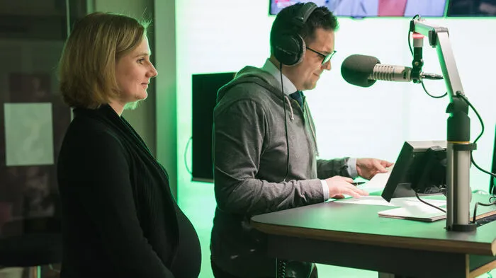 Zuerst ging es ins Studio von Radio Steiermark. Thomas Weber infomierte über die Themen der Abendsendung.