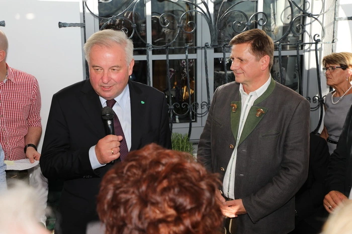 Schützenhöfer richtete einige launige Worte an den Jubilar.