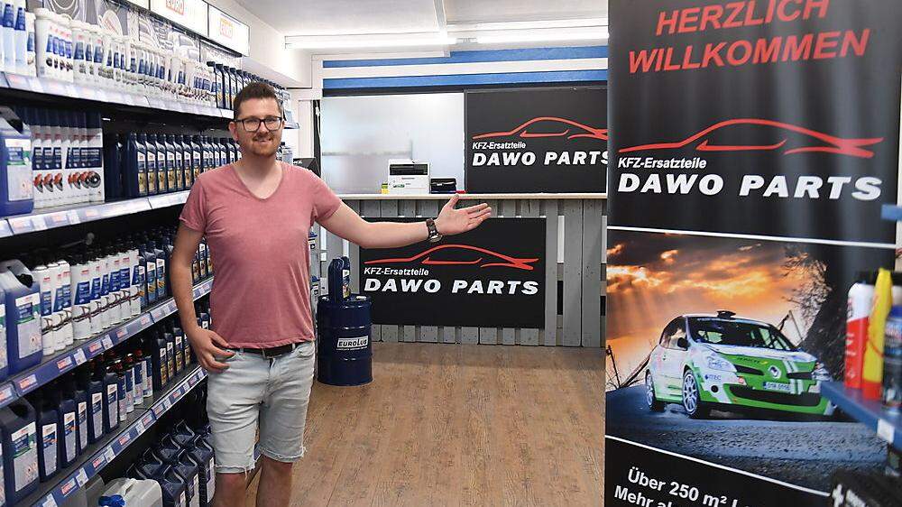 Daniel Wollinger in seinem neuen Geschäft Dawo Parts in Ludersdorf