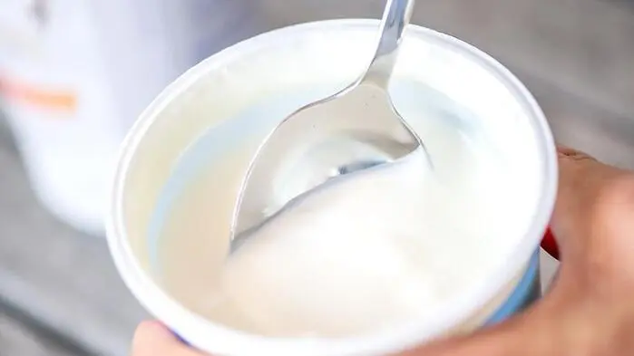 Das Vanille-Joghurt von NÖM kann Spuren von Pistazie enthalten (Symbolbild)