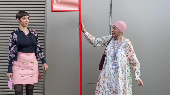 Die Künstlerin Verena Dengler und die Ausgezeichnete Christine Ostermayer
