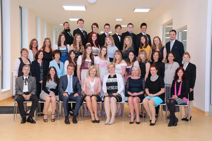 Große Freude bei den Maturanten der 8.a.-klasse des Neuen Gymnasiums Leoben.