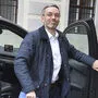 Herbert Kickl auf dem Weg zur Angelobung. Seine Cousine schießt im Netz scharf gegen ihn