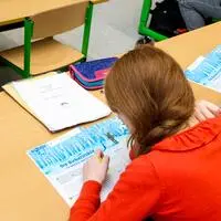 Schulassistenz für Laurena: Neos, SPÖ und Grüne fordern rasche Lösung vom Land