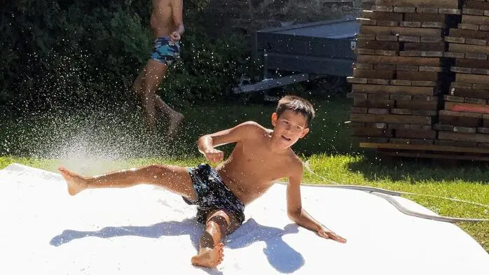 Bei hochsommerlichen Temperaturen startete das Spiele-Familienfest am Kinderfreunde-Sportplatz in Fürstenfeld.