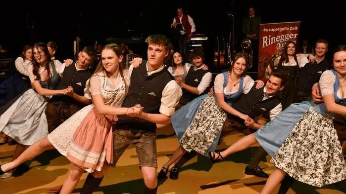 Die Absolventinnen und Absolventen der Landwirtschaftsschule Tamsweg luden zu ihrem Ball in die WM Halle Murau.