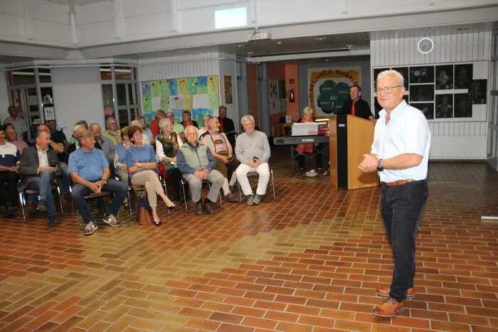 Nach der Begrüßung durch Bürgermeister Peter Fließer (Foto) zeigte Zweiger in einer PowerPoint-Präsentation zahlreiche Bilder aus dem neuen Buch. Historiker Ernst Lasnik sprach über die architektonischen Kostbarkeiten in Mooskirchen und informierte auch sehr genau über die historischen Hintergründe. 
