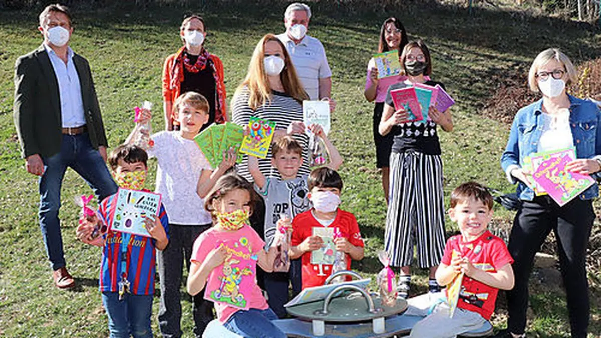 Die Kinder und Jugendlichen freuten sich über die Schoko-Osterhasen und Malbücher