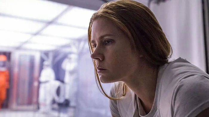 Viele Favoritinnen drängeln sich in der Kategore für die beste Schauspielerin in einem Filmdrama: darunter Amy Adams in Denis Villeneuves hochgelobtem Science-Fiction Film „Arrival“ ...