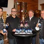 Daniel Wölkart, Bürgermeister Helmut Linhart, sein Vize Jürgen Kreiner und Reinhard Wölkart in der Edelbrennerei Pipifein