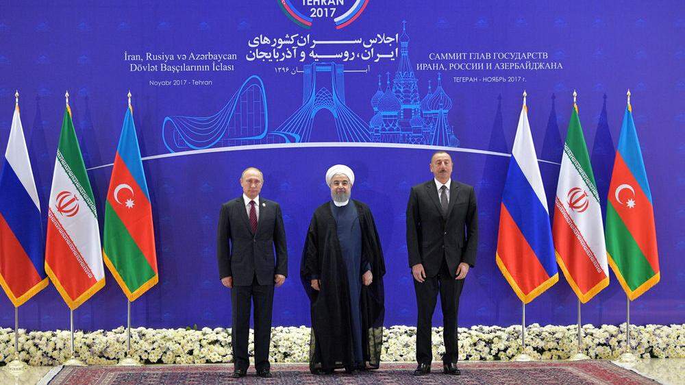 Hassan Rouhani mit Wladimir Putin und Ilham Aliyev.