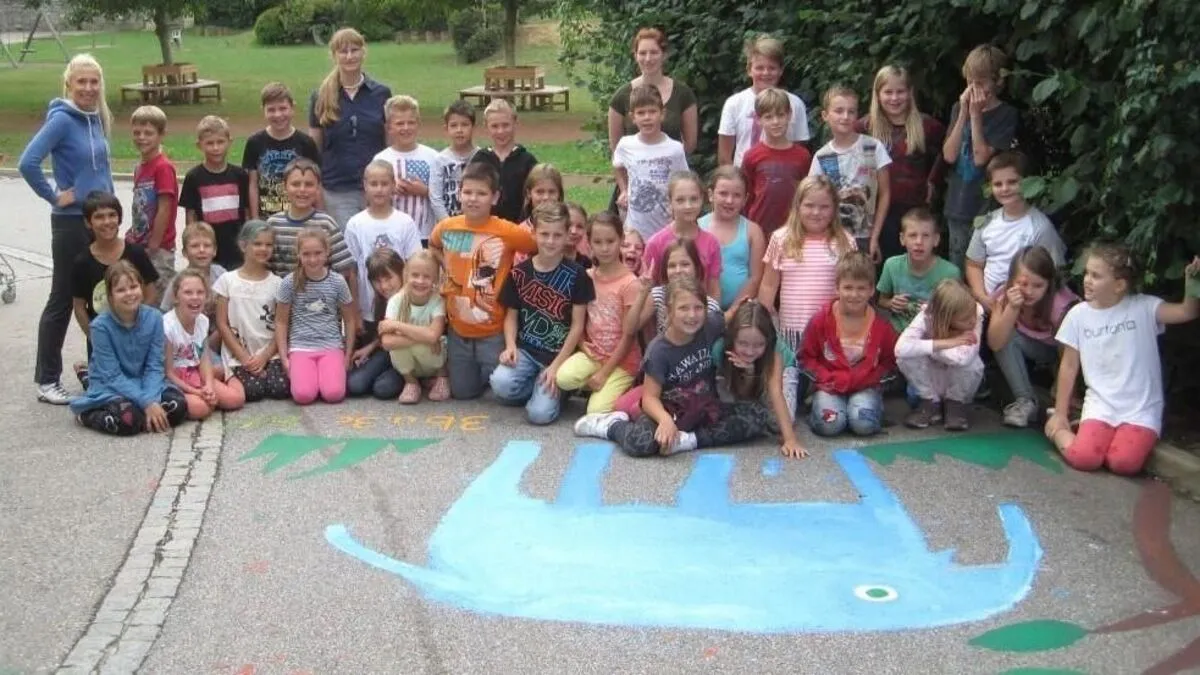 Die zwei dritten Klassen mit ihrem Werk