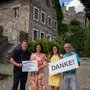 Roberta Striedinger (3. v. links) von der Caritas dankt Bürgermeister Josef Jury, Vereinsobfrau Alexandra Glawischnig Rudiferia und Musikmittelschuldirektor Michael Persterer für die großzügige Spende