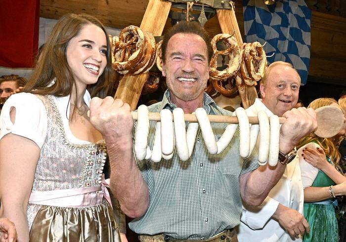 Arnold Schwarzenegger (links davon seine Tochter Christina) wird heuer bei der Weißwurstparty wieder dabei sein