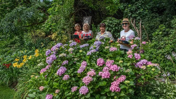 Die Blumenschmuck-Jury des steirischen Landesblumenschmuckbewerbs tourt bereits durch das Land und prüft die Leistungen der Teilnehmerinnen und Teilnehmer.