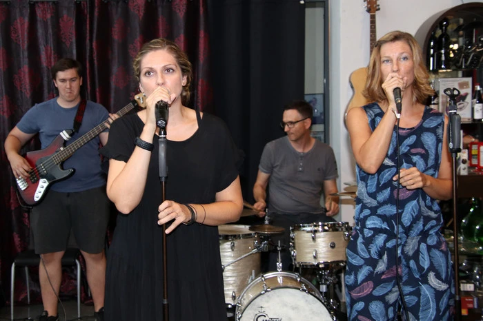 Wegen einer gewaltigen Gewitterfront musste allerdings in das K&amp;K Kunstcafe ausgewichen werden, was der guten Stimmung allerdings keinen Abbrucht tat.