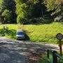 Trotz inzwischen angebrachter Parkverbotsschilder stellen Wanderer ihre Fahrzeuge hier ab