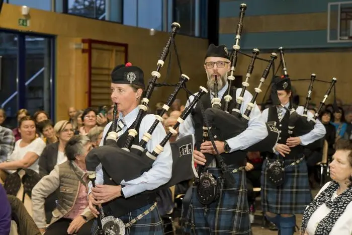 Für Überraschung sorgte das Dudelsack-Trio „Carinthian Bagpipes and Drums“....