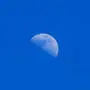 Der Name „Blue Moon“ hat nichts mit der Farbgebung des Erdtrabanten zu tun