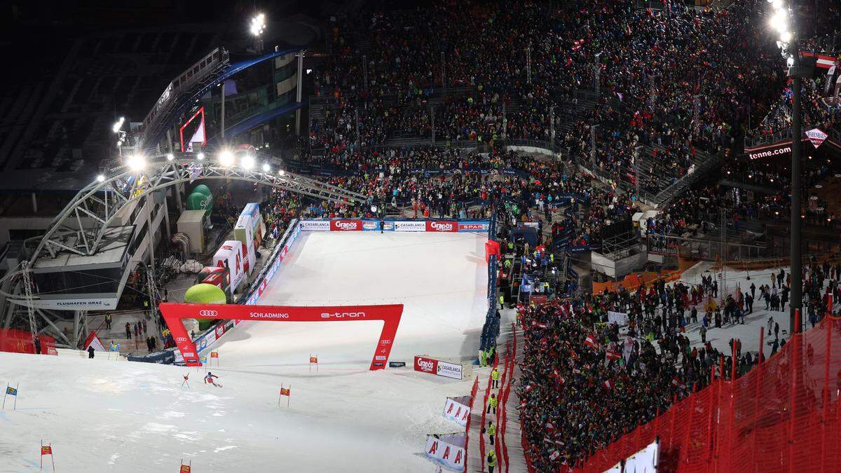 SCHLADMING,AUSTRIA,23.JAN.24 - ALPINE SKIING - FIS World Cup, night giant slalom, men. Image shows an overview of the finish area.
Photo: GEPA pictures/ Harald Steiner