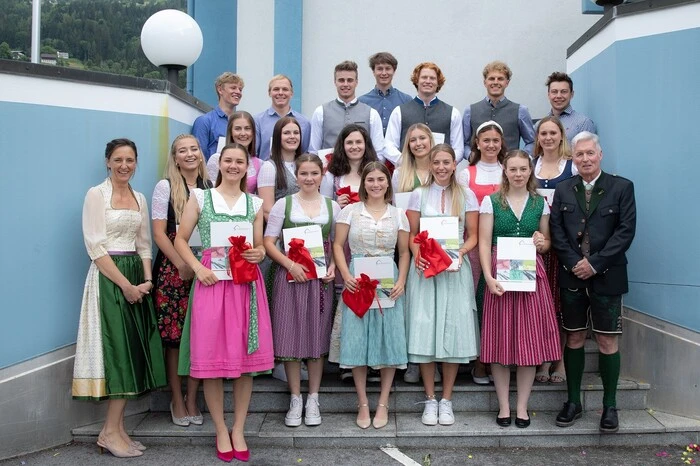 Ausgezeichneter Erfolg: Teresa Fritzenwallner, Manuel Kaiser, Vincent Wieser und Julian JahnGuter Erfolg: Anna Maria Wechselberger, Jakob Eisner und Dennis Kalischko Bestanden: Liv Grete Stocker, Sandra Millecker, Leticia Aschbacher, Victoria Kirchner, Miriam Weis, Nella Knauß, Tanja Kobald, Zsofia Vincze, Florentina Schnittler, Pia Schöffmann, Michael Ettl und Lukas Haslinger